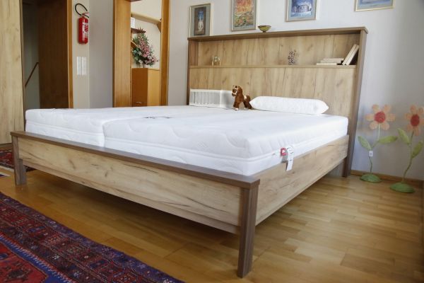 bett-eiche-038AB8BD71-4B2B-82E0-84A7-12D3FDA4C320.jpg